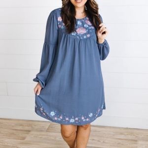 BNWT Savanna Jane Embroidered Puffed Sleeve Dress
